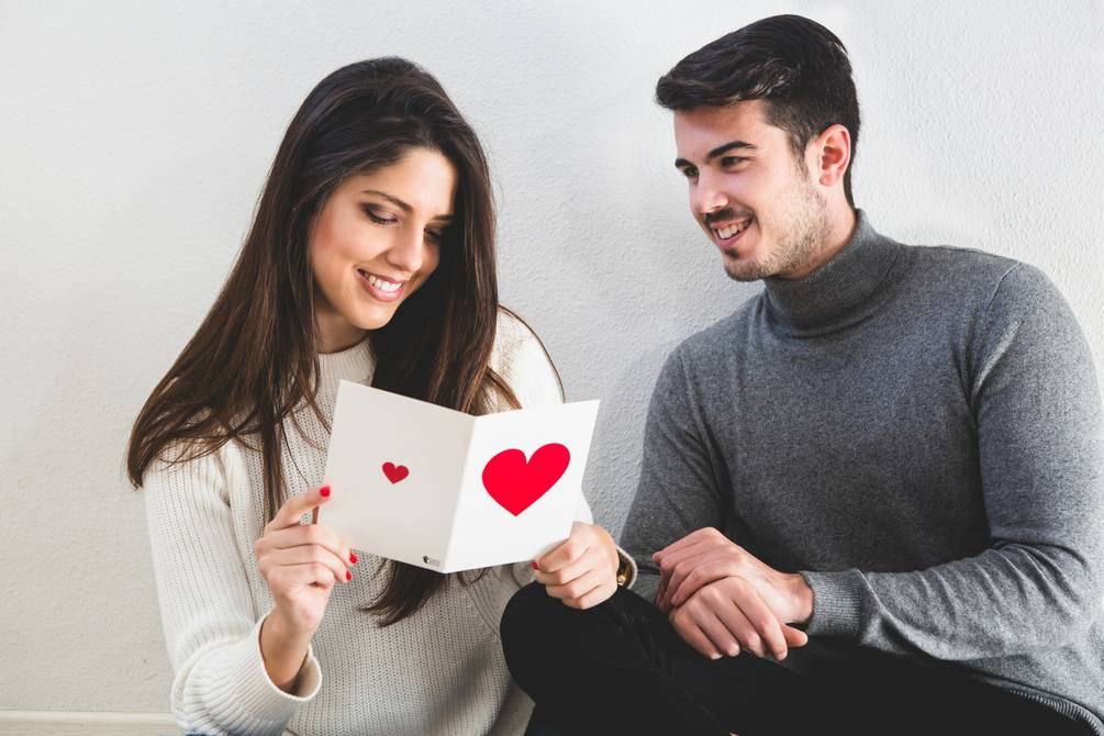 ¿Cómo hacer una tarjeta para regalar en San Valentín? Tres creativas ideas para usar tus manos, tu corazón y la tecnología