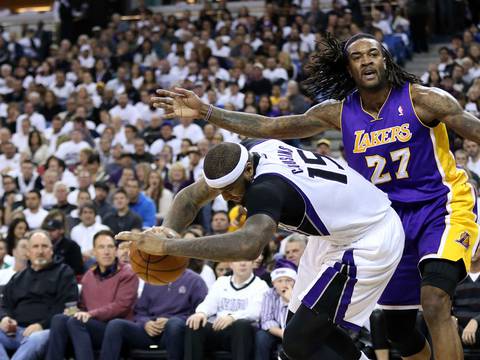Los Angeles Lakers ganan a Sacramento Kings antes de recuperar a Kobe Bryant