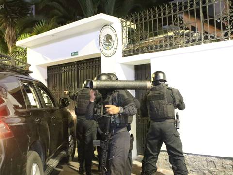 Cuatro claves de la incursión de policías a la Embajada de México en Ecuador
