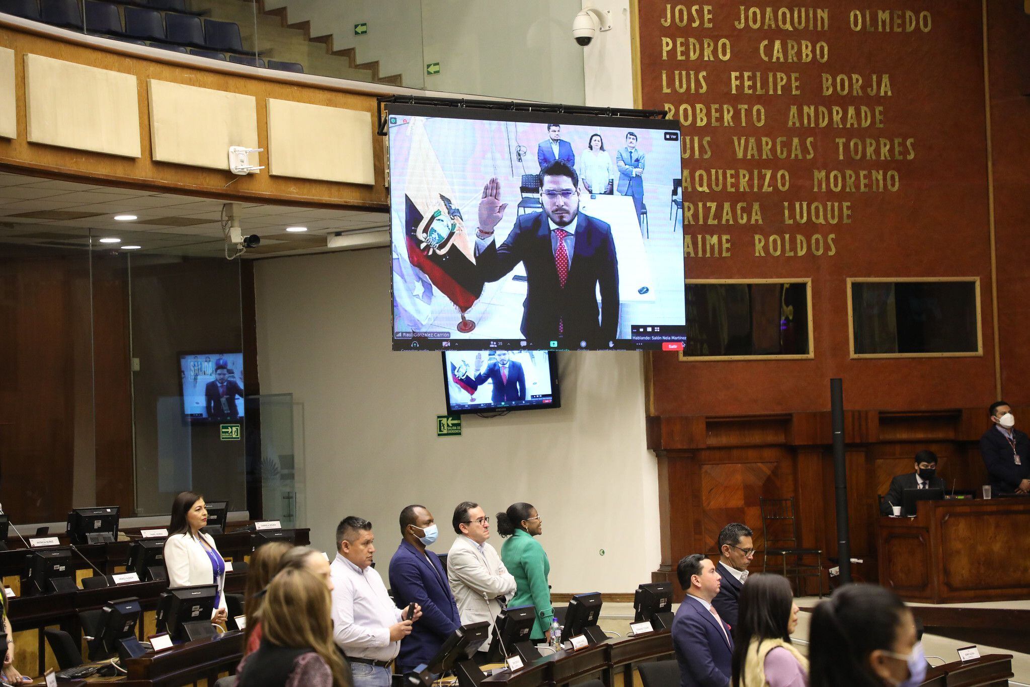 Denuncian manipulaciones y chantajes para posesionar a Raúl González como superintendente de Bancos