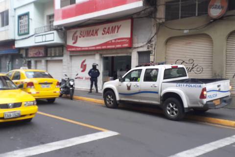Delincuentes intentaron llevarse caja fuerte de cooperativa de ahorros en Ambato