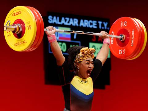 Tamara Salazar, medallista olímpica de Ecuador, compite este lunes en los 81 Kg. de levantamiento de pesas de Santiago 2023
