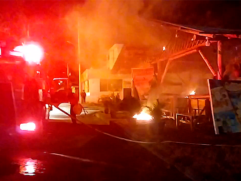 Incendio destruyó un restaurante en el malecón de Tonsupa, en Esmeraldas