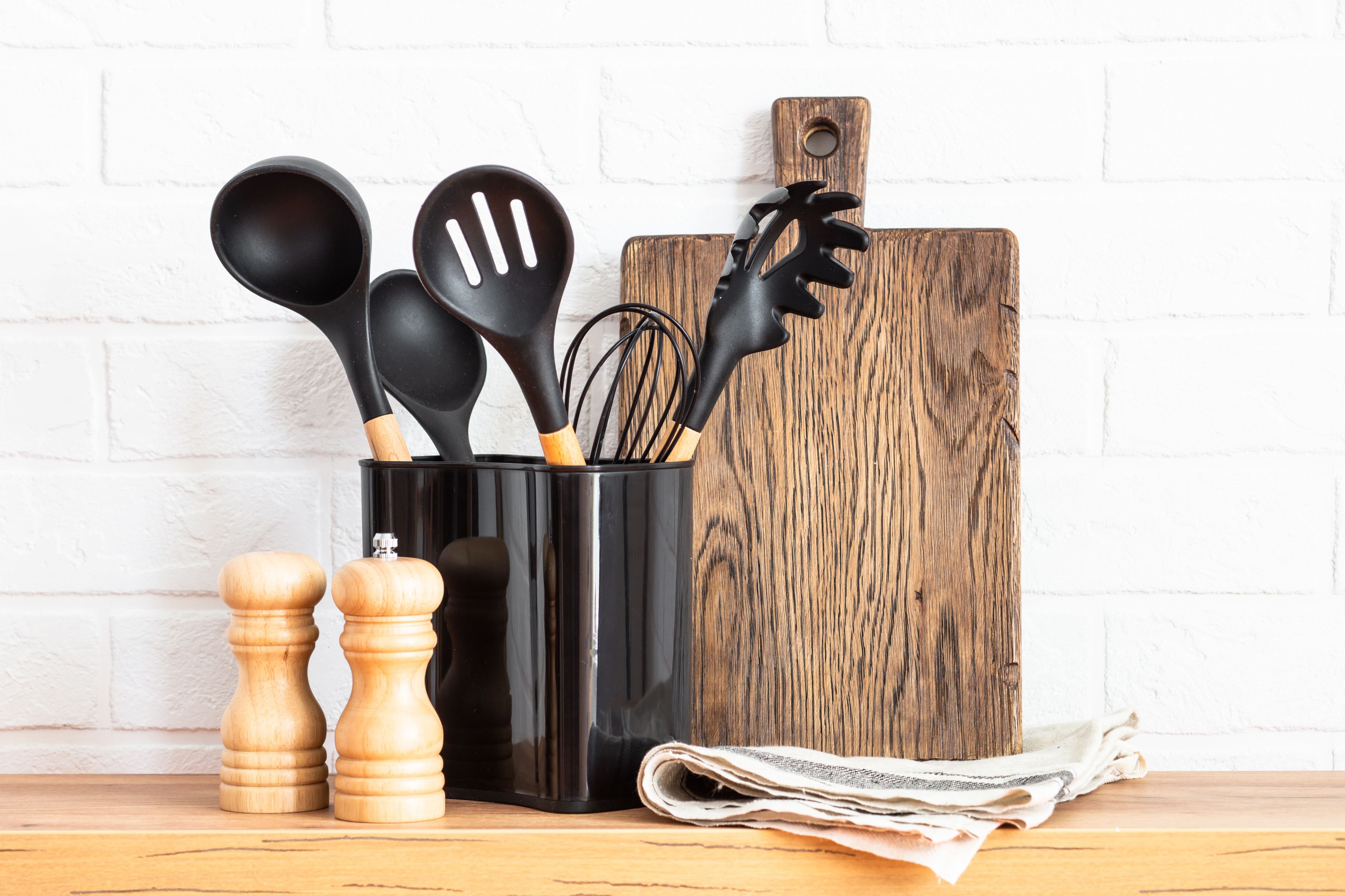 Utensilios de cocina y hasta juguetes con plástico negro tendrían ciertas  sustancias químicas tóxicas, según estudio | Salud | La Revista | El  Universo