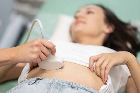 ¿Dolor abdominal y sangrado vaginal irregular? Pueden ser síntomas de un embarazo ectópico