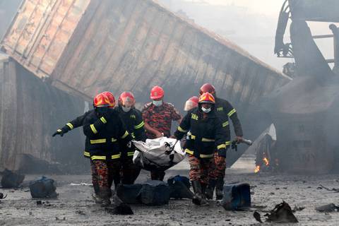 Explosión e incendio en depósito de contenedores de Bangladés registra al menos 49 fallecidos y más de 200 heridos