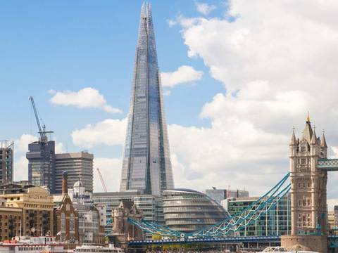 Un hombre escala el edificio más alto de Londres sin arnés