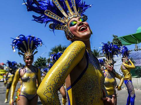 Colorido y festivo carnaval se vive en todo el mundo