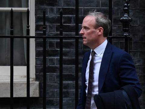 Viceprimer ministro británico renunció tras ser acusado de acoso laboral