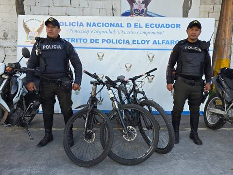 ‘Fuimos asaltados con pistola y machete por una familia que estaba simulando jugar carnaval’: ciclistas sufrieron emboscada en el sur de Quito