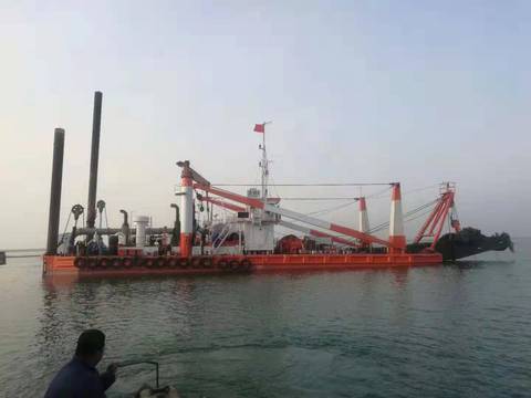 El buque que traslada la draga que realizará trabajos en el río Guayas reinició su navegación a Guayaquil 