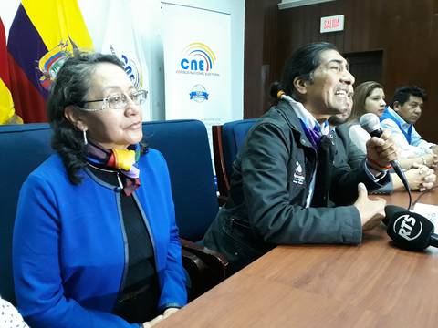 Tensión entre Yaku Pérez y Cecilia Méndez en Prefectura del Azuay 