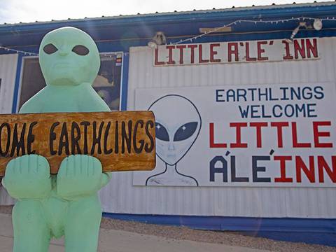 Un pequeño pueblo cercano al Área 51 se prepara para cazadores de extraterrestres