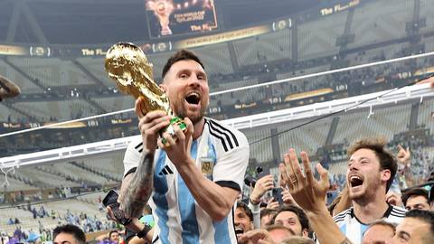 Lionel Messi, Lionel Scaloni y Emiliano ‘Dibu’ Martínez celebran primer aniversario de la Copa del Mundo lograda en Qatar 2022
