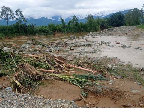 Recinto La Maravilla, en Montalvo, afectado por intensas lluvias y desborde del río Santa Rosa