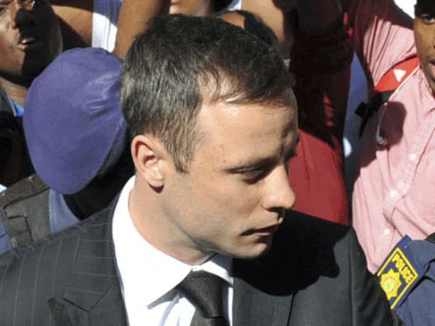 Pistorius solicitará el martes libertad bajo fianza tras condena por asesinato