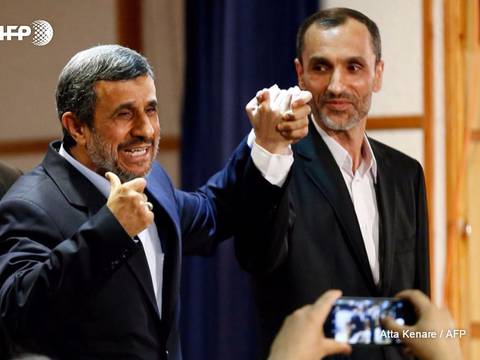 Mahmud Ahmadineyad se inscribe como candidato a presidente en Irán
