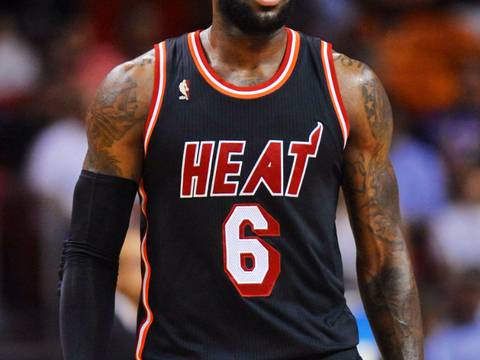 LeBron James se enmascaró en un partido del Heat