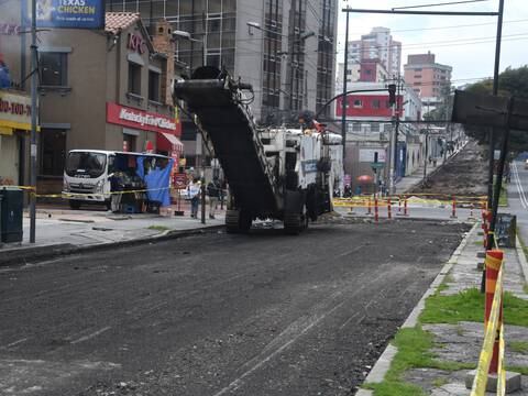 Dos rutas alternas para el nuevo cierre vial por la rehabilitación de la avenida Colón, en el norte de Quito