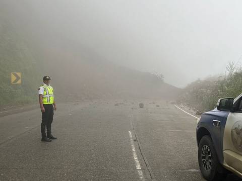 Vía Cuenca-Molleturo-El Empalme cerrada a la altura del km 89 por deslizamiento
