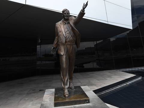 Estatua de Néstor Kirchner que fue retirada del edificio de Unasur en Quito ahora estará en un centro cultural de Buenos Aires