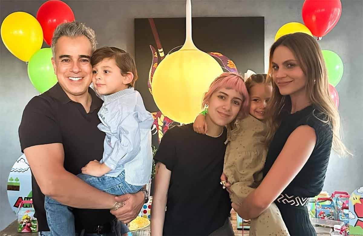 Una hija filósofa y escritora de 22 años y dos pequeños, “divertidos y  pícaros”: así son los tres hijos de Jorge Enrique Abello, protagonista de  “Betty, la fea” | Gente | Entretenimiento | El Universo