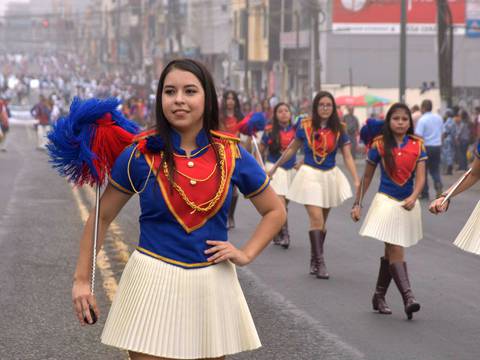 Con desfile se festejó la fundación y provincialización de Santo Domingo de los Tsáchilas