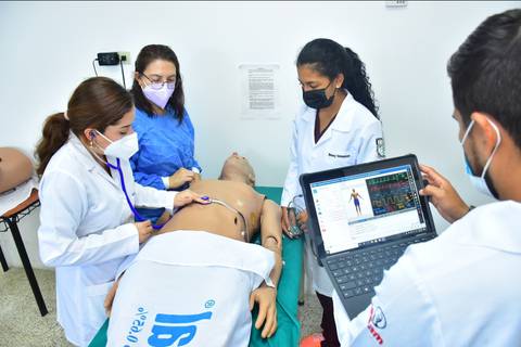 Empezaron las clases presenciales en facultad de Medicina de la Universidad Laica Eloy Alfaro de Manabí, tras dos años de pandemia del COVID-19