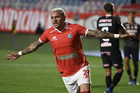 Doblete de Carlos Garcés para sellar la victoria del Cienciano en la Liga 1 de Perú