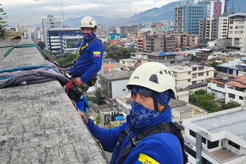 Padres de Quito en trabajos de riesgo: tres historias de experiencia, pasión y amor por sus hijos