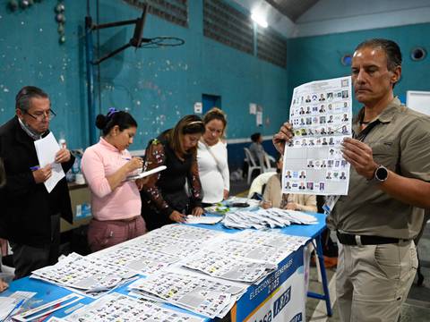 El voto nulo con enorme votación en Guatemala envía a dos candidatos socialdemócratas a segunda vuelta