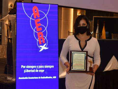 La Asociación Ecuatoriana de Radiodifusión (AER) presentó revista y condecoró a EL UNIVERSO