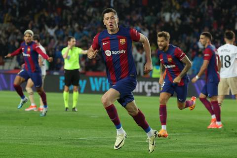Robert Lewandowski, descomunal: ‘hat-trick’ del polaco da el triunfo al FC Barcelona sobre el Valencia