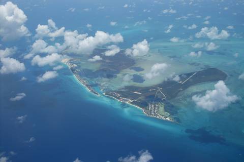 Autoridades de Bahamas detienen a 36 ecuatorianos en isla cercana a Estados Unidos