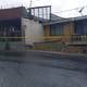 Mujer herida por impacto de un bus contra una casa en el norte de Quito