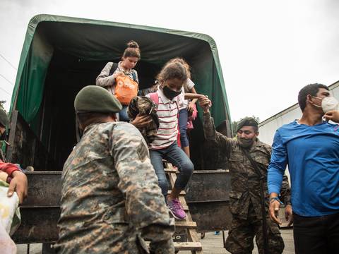 Gobierno guatemalteco continúa deportando a hondureños de caravana migratoria