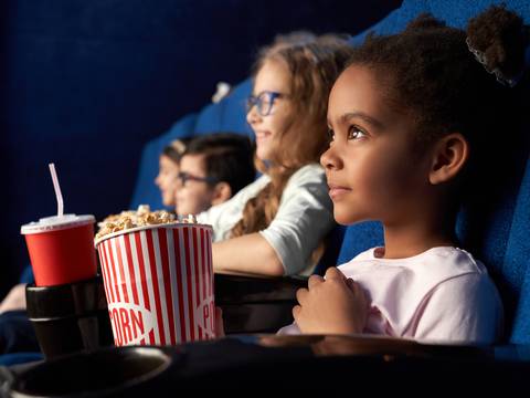 Niños cinéfilos: ¿Cómo guiar a mi hijo o hija al fascinante mundo del cine?