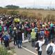 Con palos, manifestantes cerraron la vía hacia cantón Cotacachi