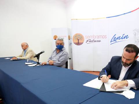 Presidente Lenín Moreno advierte de un déficit de $ 2.250 millones al año en el IESS