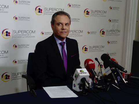 Carlos Ochoa, de Supercom, anuncia sanción para siete medios por no publicar artículo de Página 12