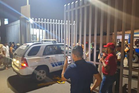 Sicarios ingresan a Agencia Municipal de Tránsito en Manta y asesinan a un agente