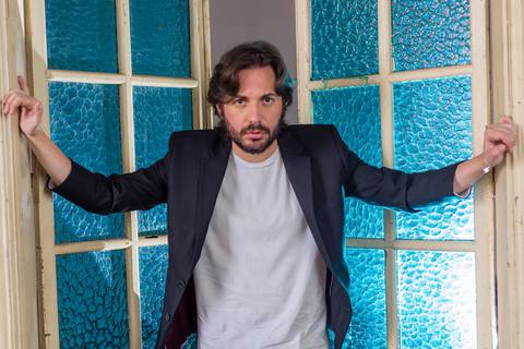 Víctor Aráuz: “Tres mujeres son fundamentales para mí” revela el actor ecuatoriano