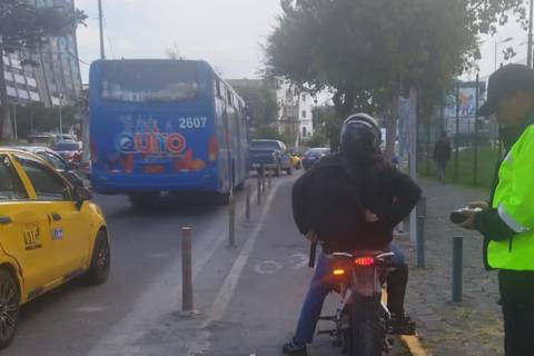 Las multas por invadir la ciclovía en Quito aumentaron 168 % en el  primer trimestre 