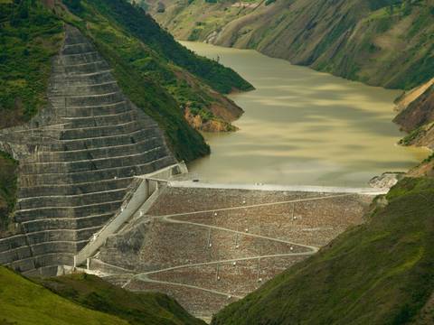 Con el 0 % de nivel de almacenamiento, Mazar deja de operar ¿Cuánto tiempo toma que baje la cota de los embalses y por qué bajan?