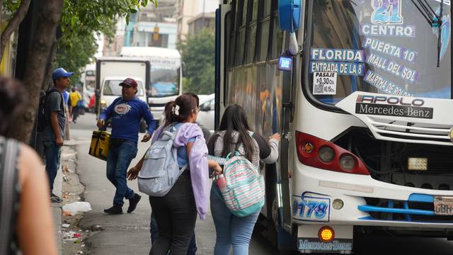Estas 17 líneas de buses tendrán desvíos por trabajos en las calles Rumichaca y Clemente Ballén