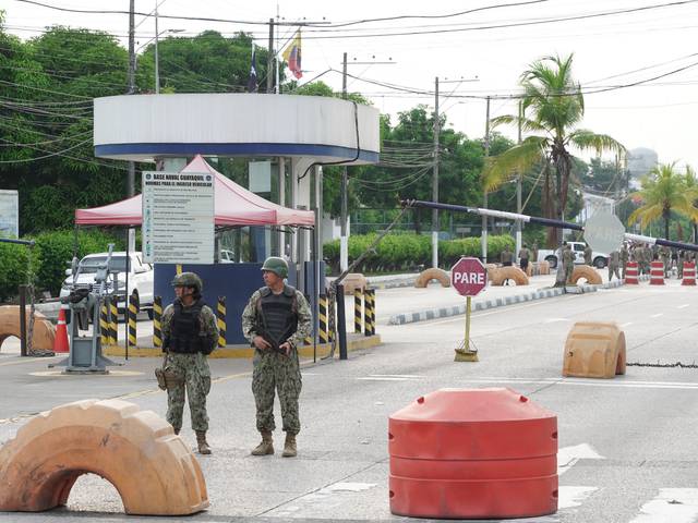 Con fuerte resguardo militar y policial, Pablo Muentes permanece en el Hospital Naval