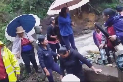 Hallan cuerpos de dos universitarias que fueron arrastradas por avalancha en Bolívar