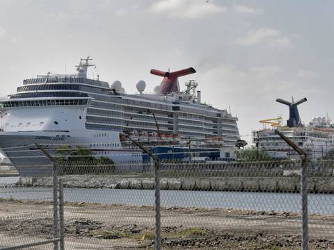 ¿Qué pasó con la mujer que saltó del crucero Carnival? Brincó esposada desde un piso 10 en el Golfo de México