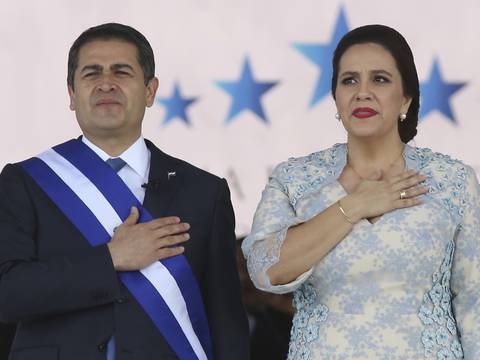 Presidente de Honduras, Juan Orlando Hernández, fue hospitalizado por COVID-19 y neumonía
