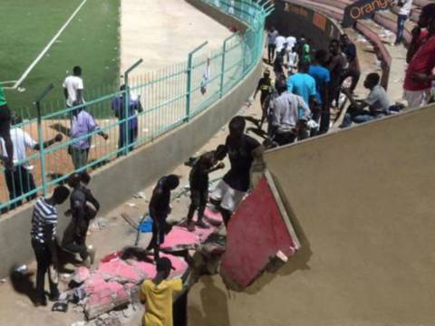 Ocho fallecidos por estampida en un estadio de Senegal 